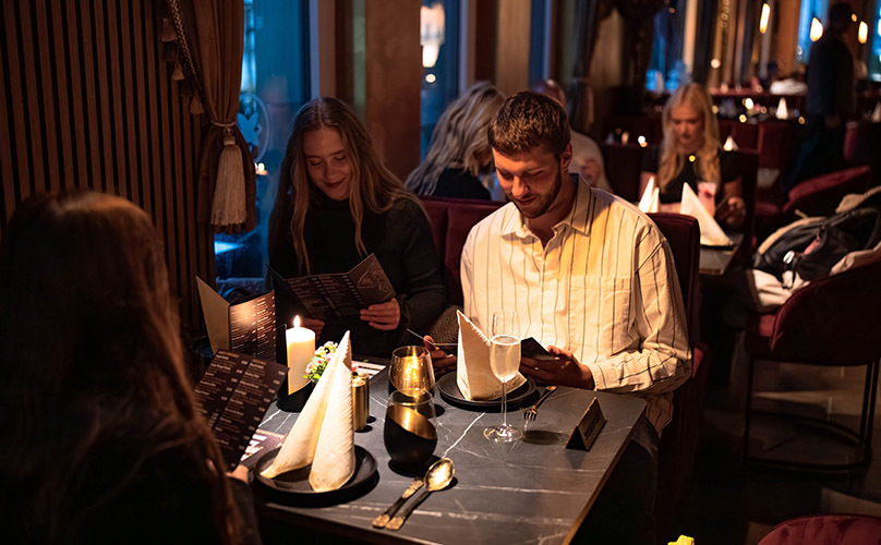 Impressionen Royal Tandoor: Gäste im Restaurant Impressionen Royal Tandoor: Gäste im Restaurant